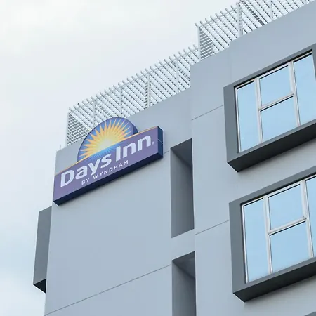 Newly Renovated - Days Inn By Wyndham Singapore Novena-3