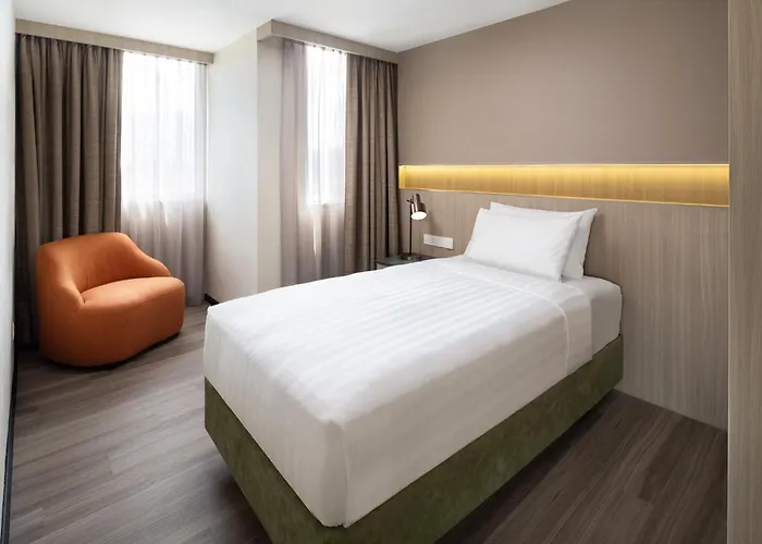 Hotel with pool: Park Avenue Clemenceau